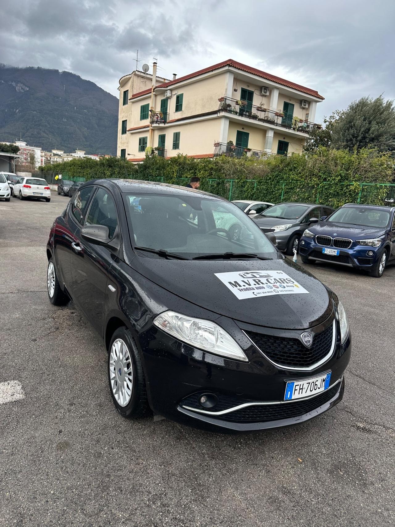 Lancia Ypsilon 1.2 69 CV 5 porte Unyca