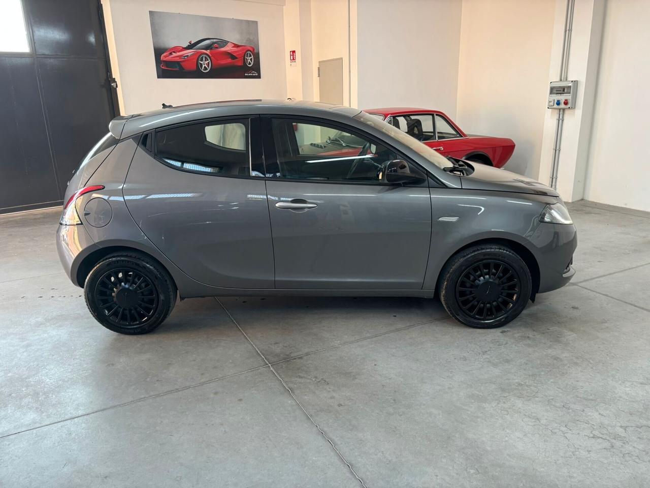 Lancia Ypsilon 1.0 FireFly 5 porte S&S Hybrid Silver Plus