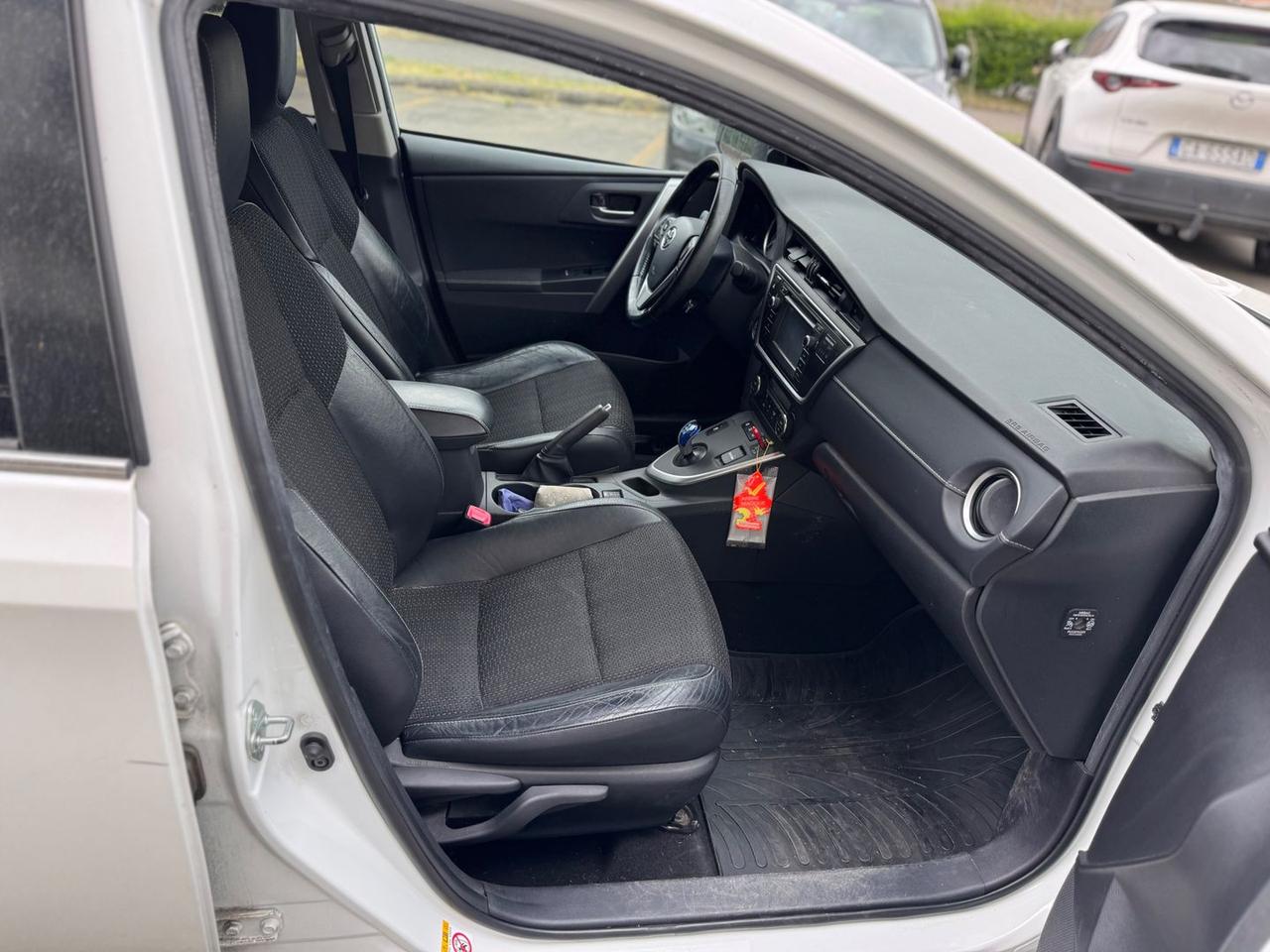 Toyota Auris Lounge 1.8 HEV
