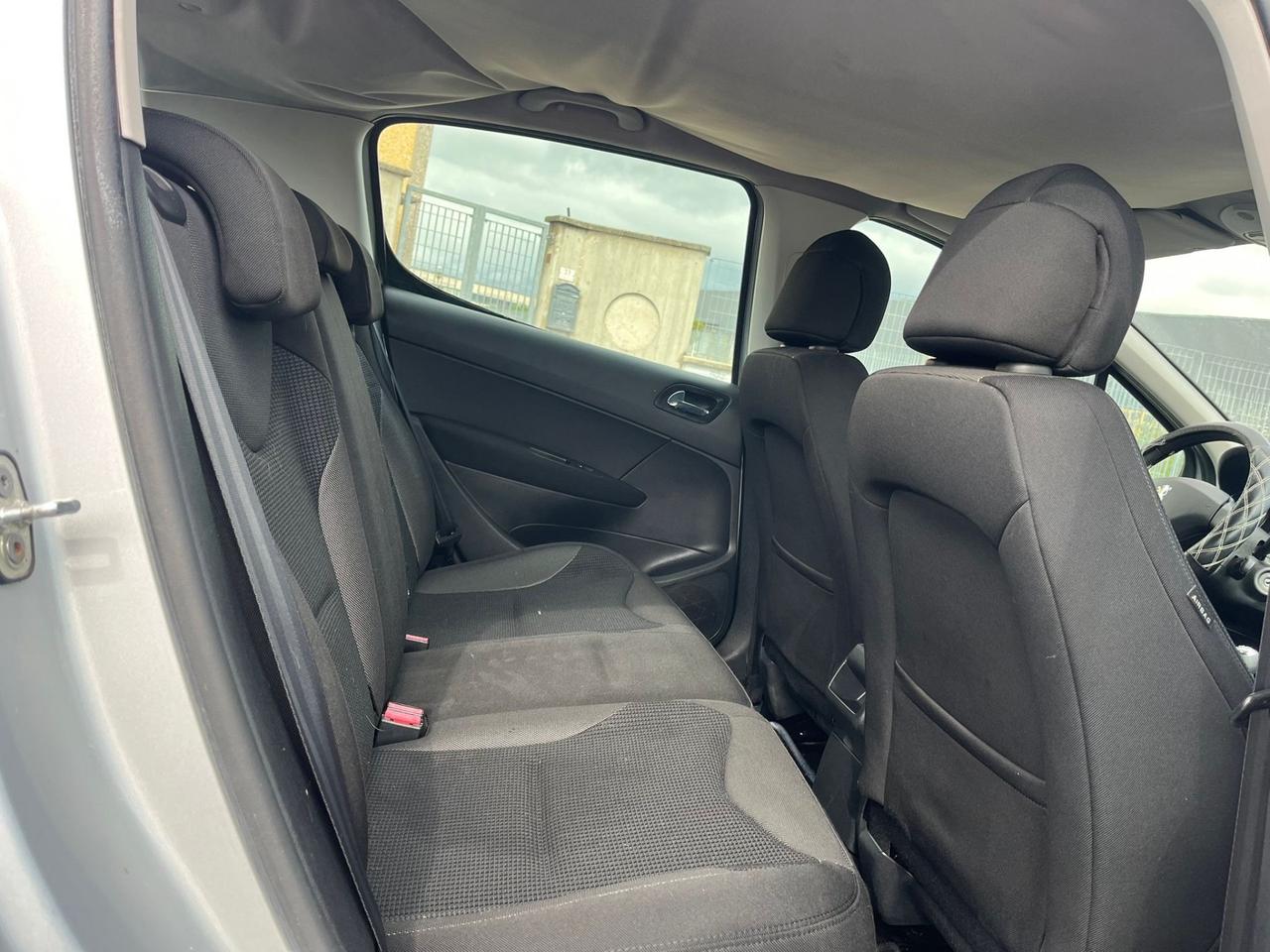 Peugeot 308 1.6 HDi 110CV 5p. Féline (6 Marce)