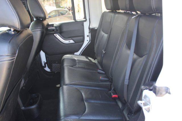 JEEP Wrangler Unlimited 2.8 CRD DPF Sahara Auto