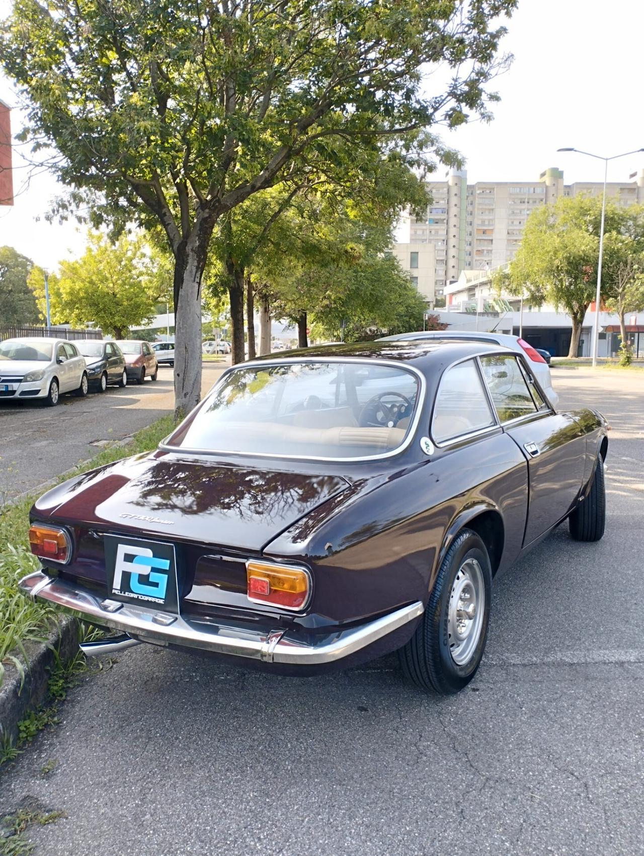 Alfa Romeo GT 1300 Unificata