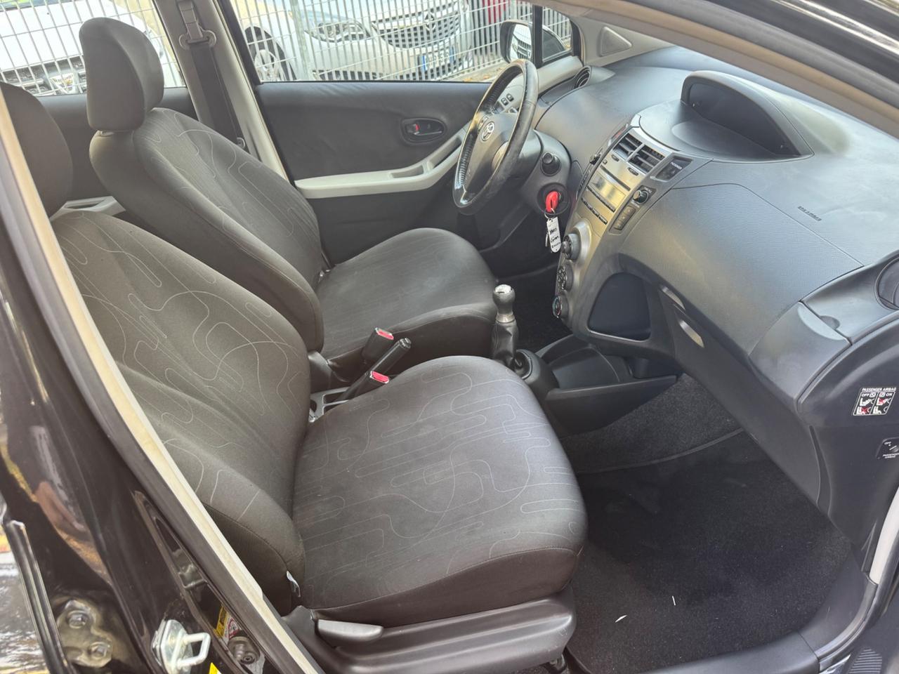 Toyota Yaris 1.0 5 p Luxury neopaten garanzia 12 m