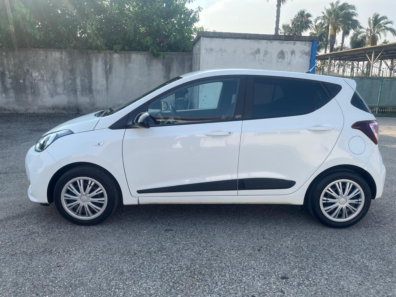 Hyundai i10-1.0 benz/cv 65- full -2018