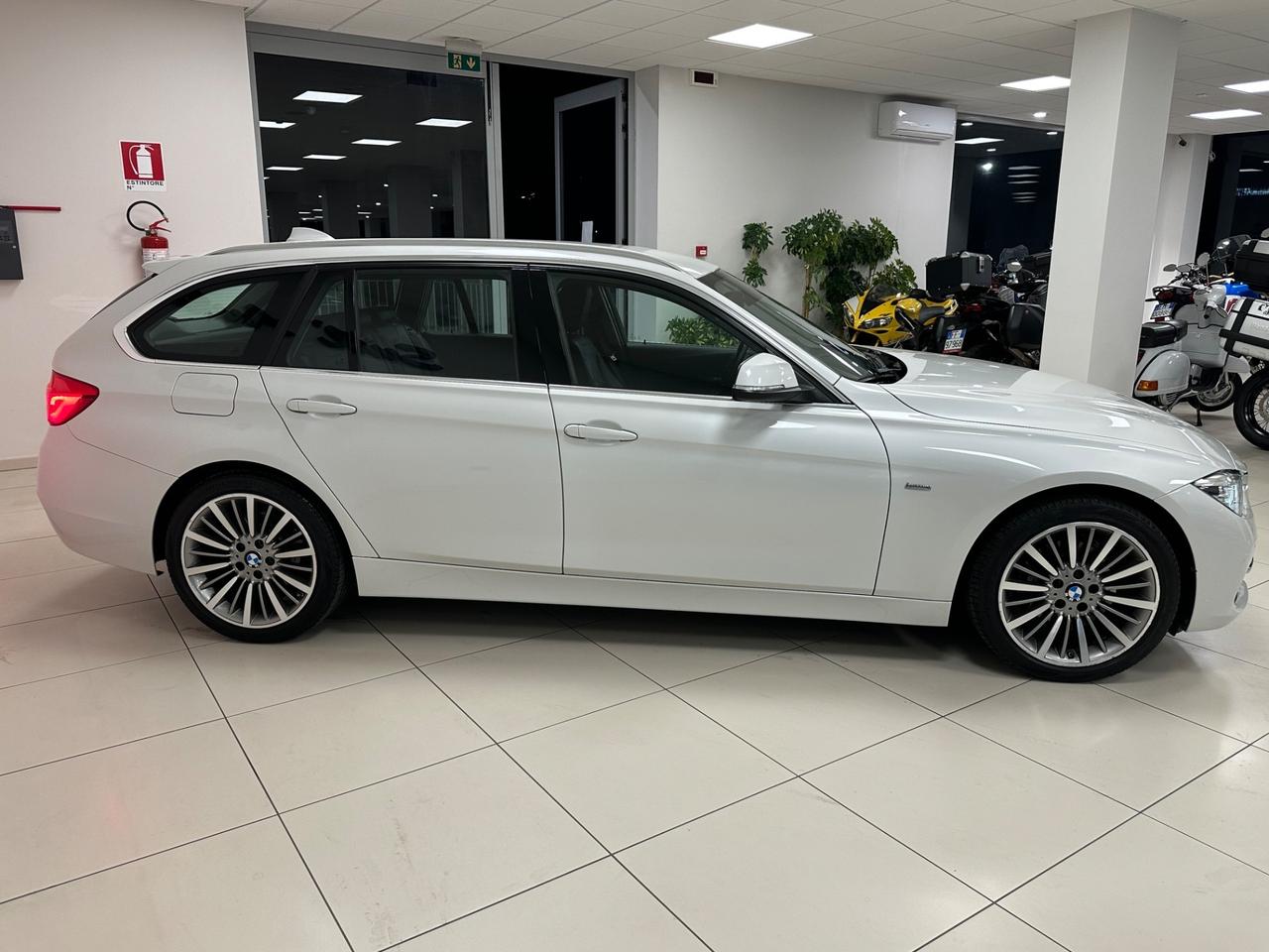 Bmw 318 318d Touring 150 Cv Luxury - 2016