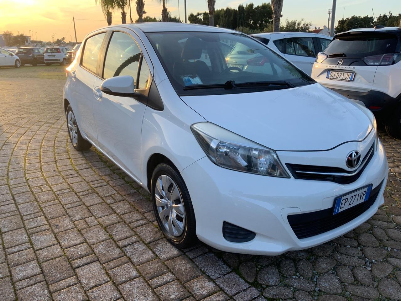 Toyota Yaris 1.0 5 porte Lounge