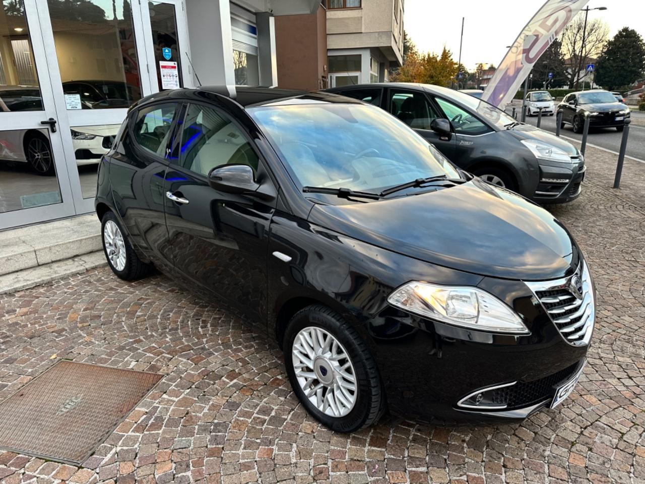 Lancia Ypsilon 1.2Bz 69CV 5P Gold - Neopatentati