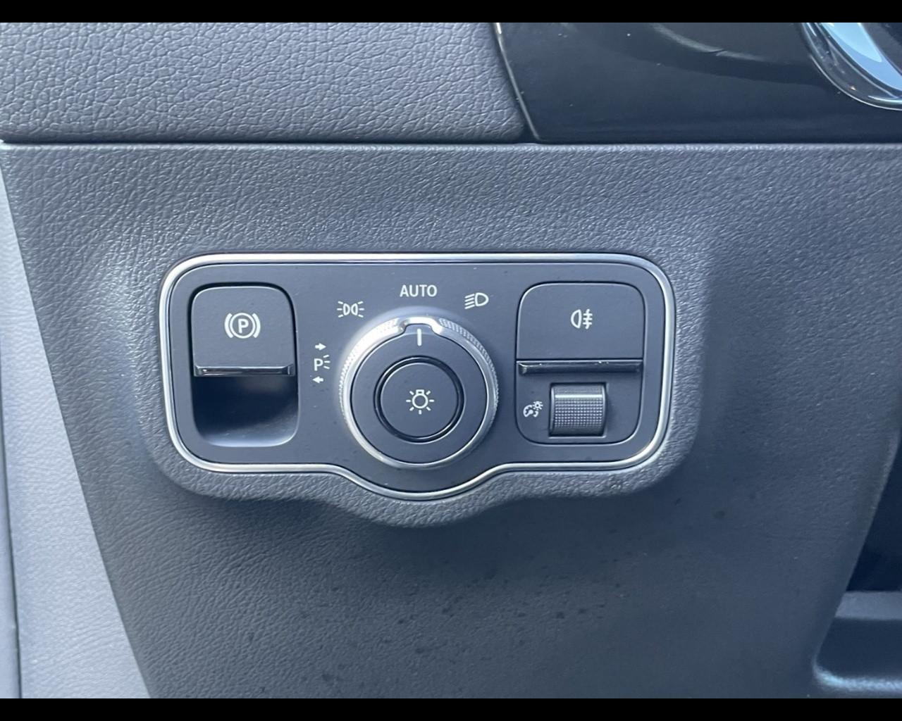 Mercedes-Benz GLA (H247) - GLA 200 d Automatic Premium