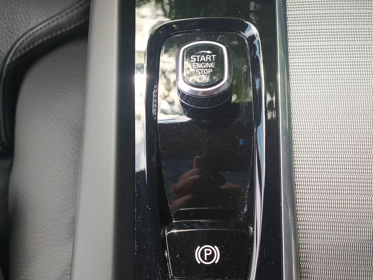 Volvo XC 60 2.0 T6 Recharge PHEV Ultimate Dark