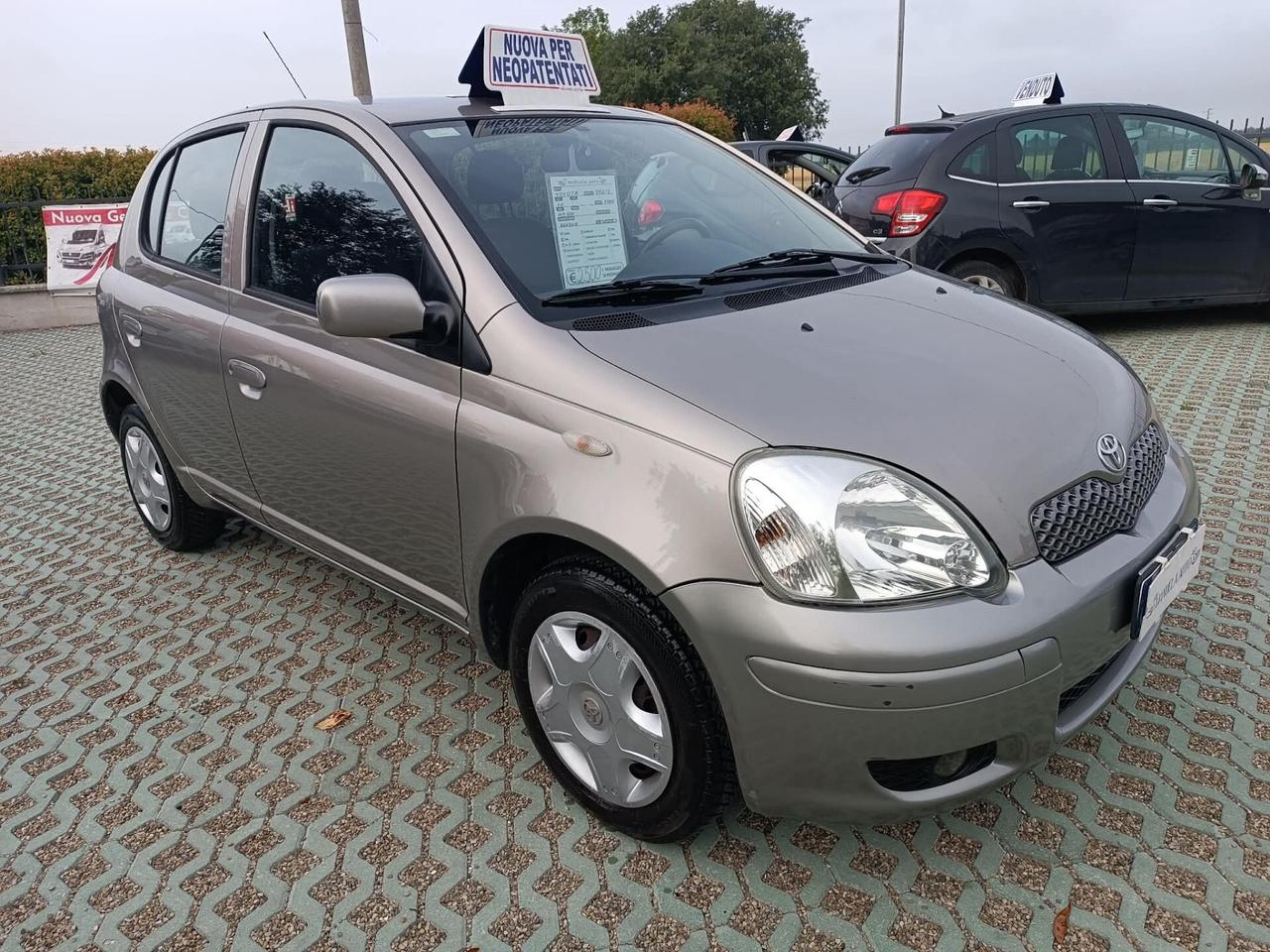 Toyota Yaris 1.0i 16V cat 5 porte Sol