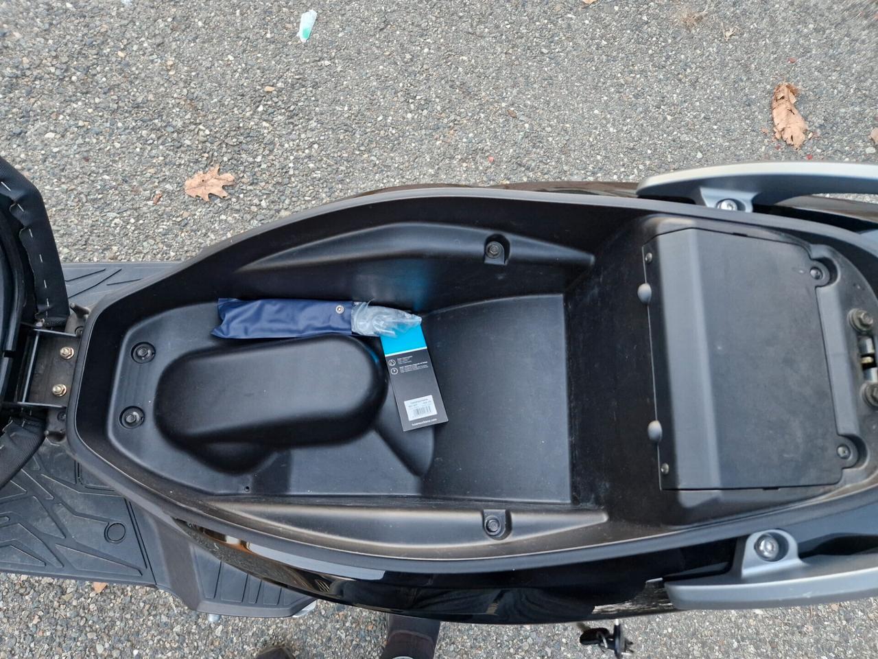 Kymco Agility 200i "SOLO 6.500 km" Parabrezza, Bauletto