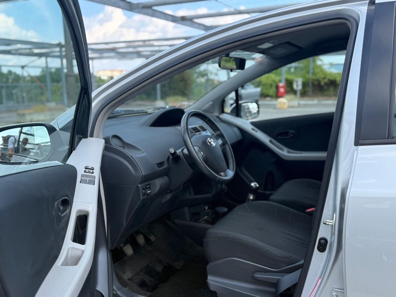 Toyota Yaris 1.0 5 porte Luxury pack
