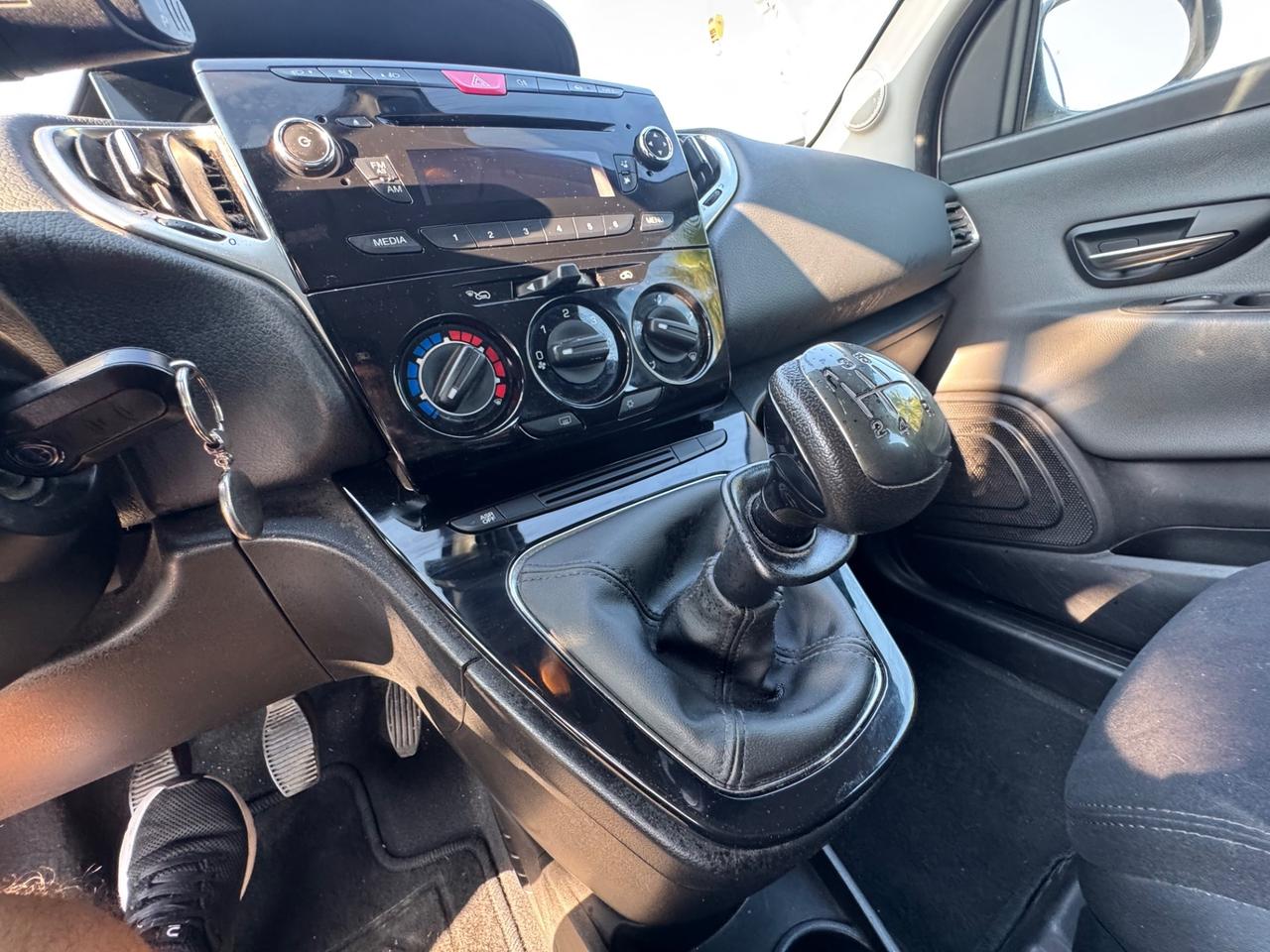 Lancia Ypsilon 1.2 NEO PATENTATI 2013 1 PRO 12 MESI DI GARANZIA