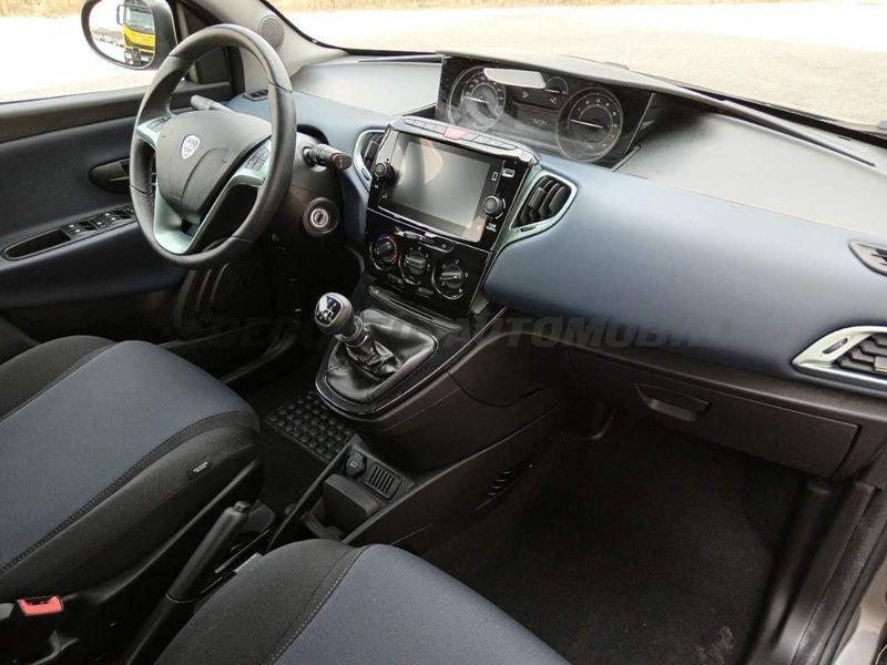 Lancia Ypsilon Ypsilon 1.0 firefly hybrid Platino s&s 70cv