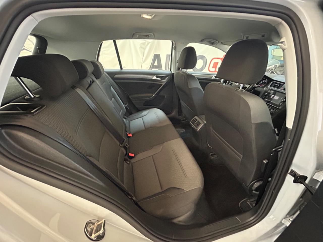 Volkswagen Golf 1.0 TSI 110 CV 5p. Business BlueMotion Technology