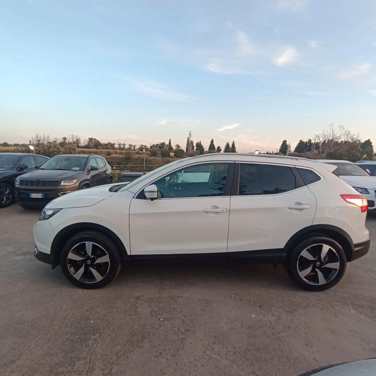 Nissan Qashqai 1.6 dCi tekna STRAFULL