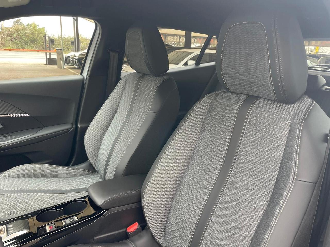 Peugeot 2008 Hybrid 145 e-DCS6 Allure