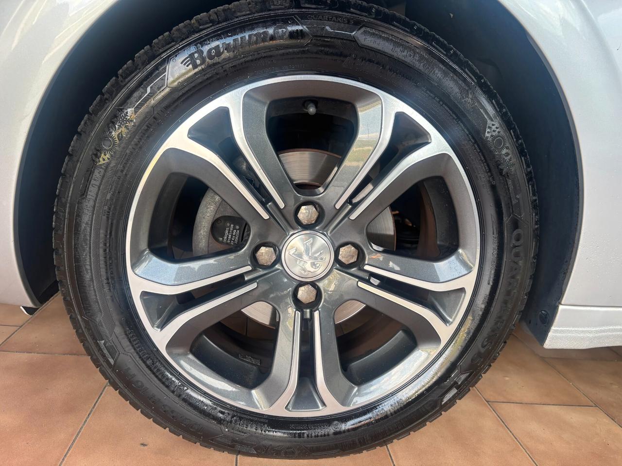 Peugeot 208 3p 1.2 puretech *PER NEO PATENTATI*