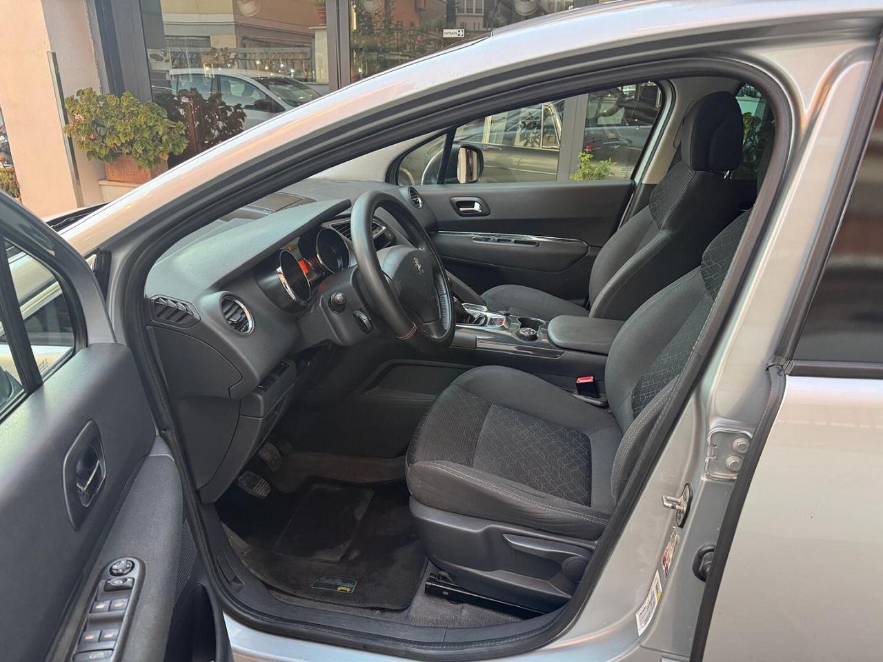 PEUGEOT 3008 1.6 HDi 115CV Business