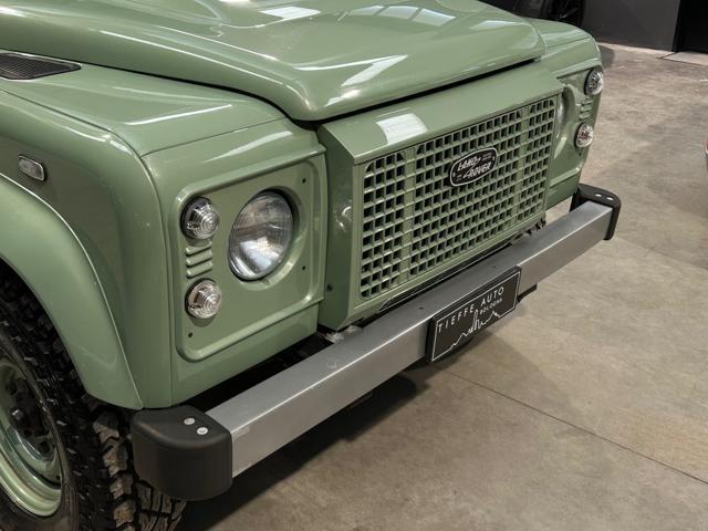 LAND ROVER Defender 110 2.2 TD4 Station Wagon Heritage Edition N1