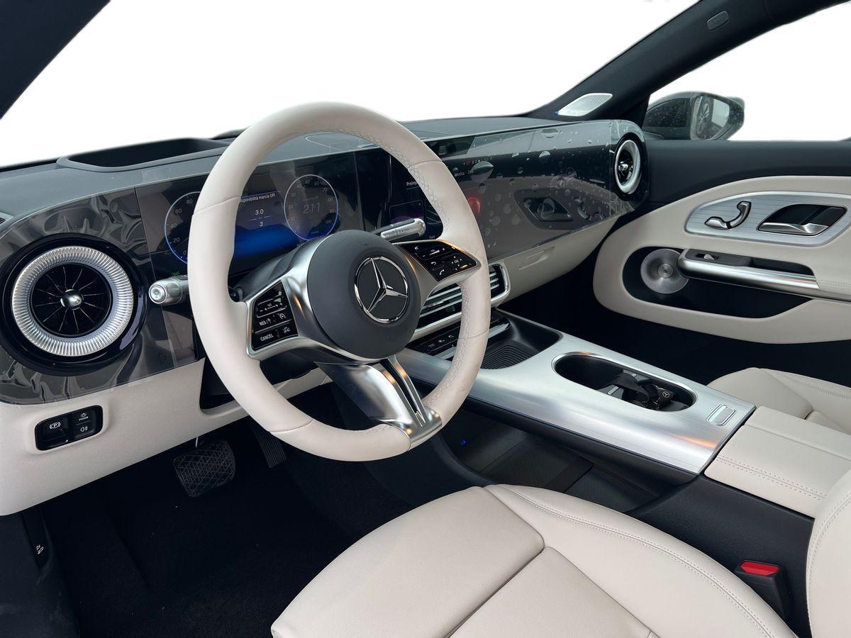 Mercedes-Benz CLA 250+ con tecnologia EQ