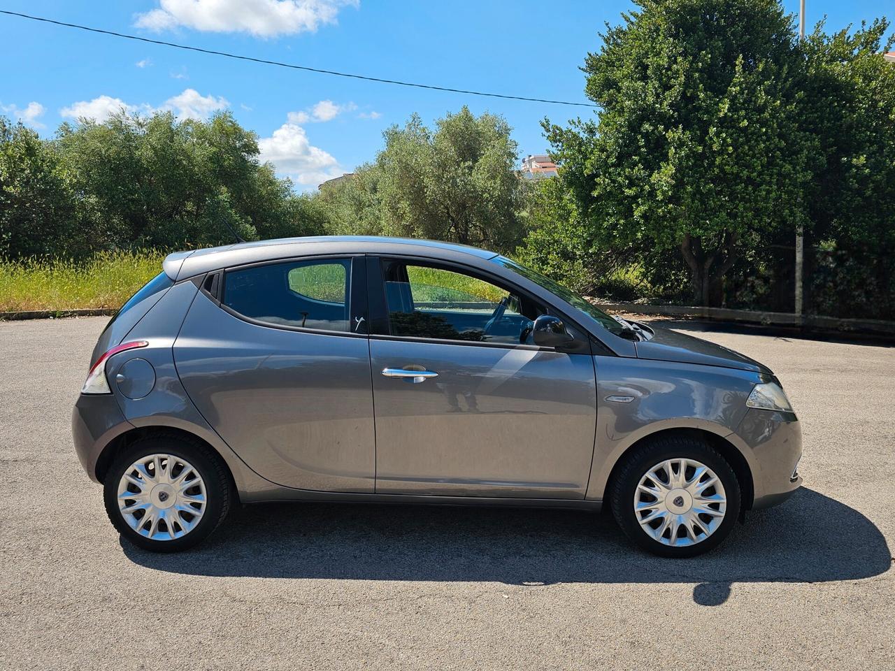 Lancia Ypsilon 1.2 69 CV 5 porte Platinum