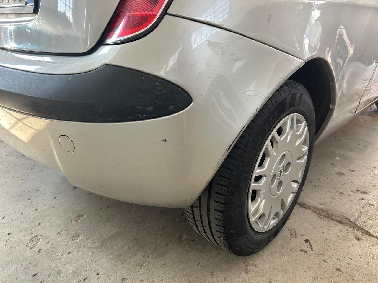 Lancia Ypsilon 1.2 16V Argento