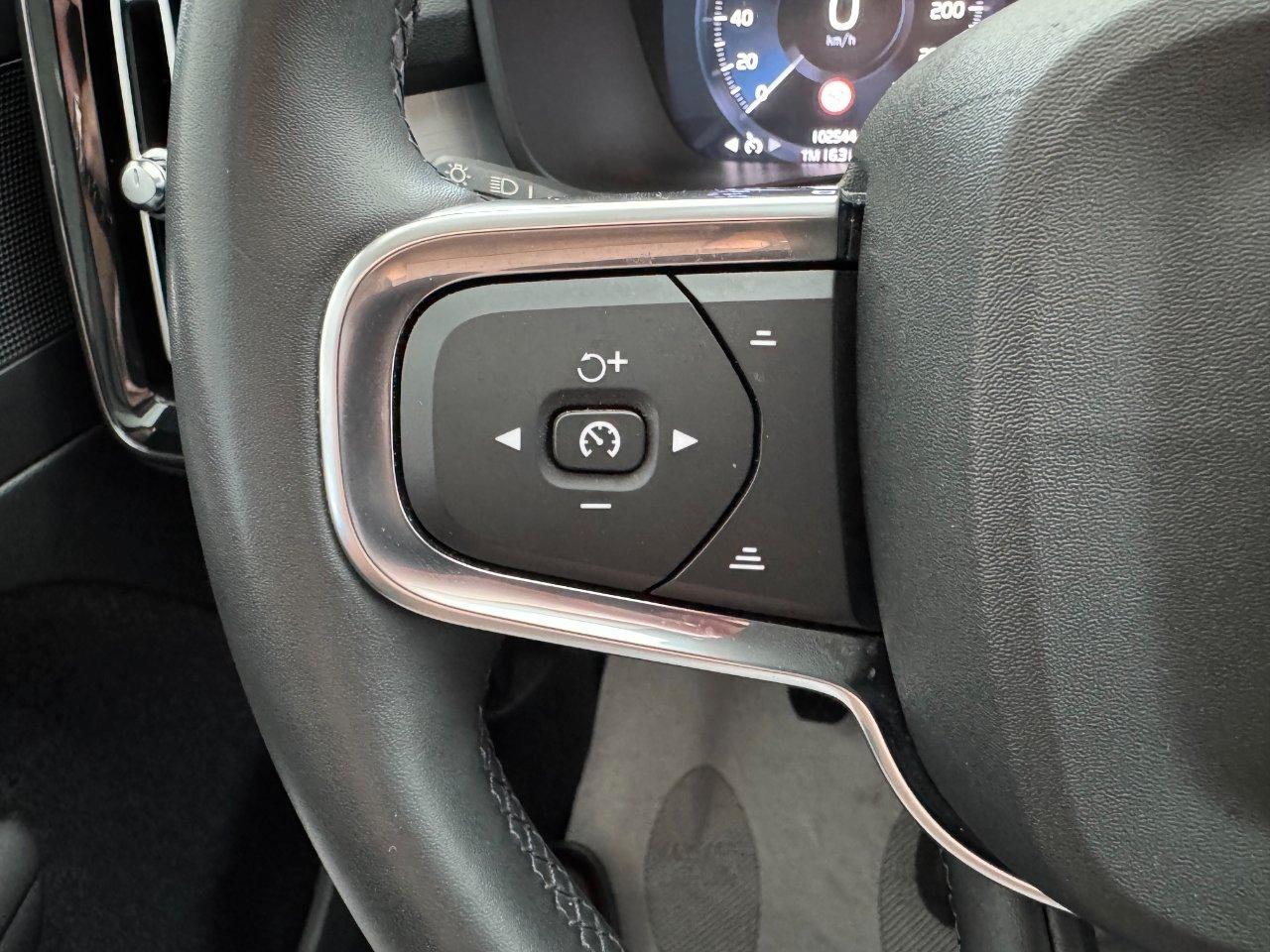 Volvo XC40 1.5 t2 Momentum Uniprop Stupenda