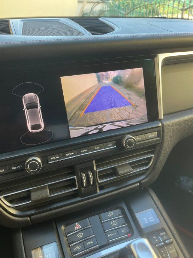 PORSCHE Macan 2.0