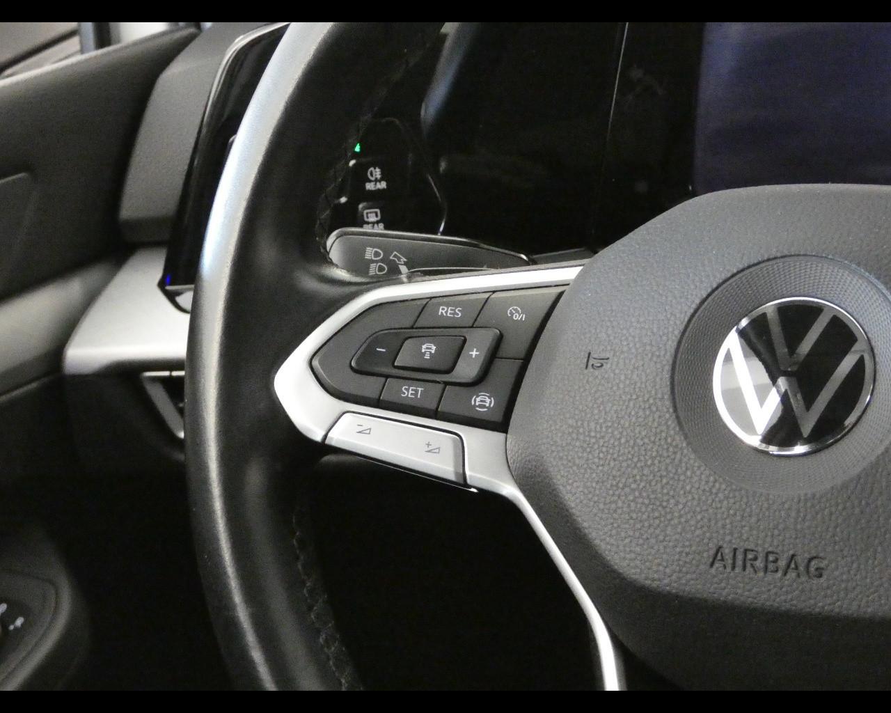 VOLKSWAGEN Golf 8ª serie - Golf 1.0 eTSI EVO DSG Life