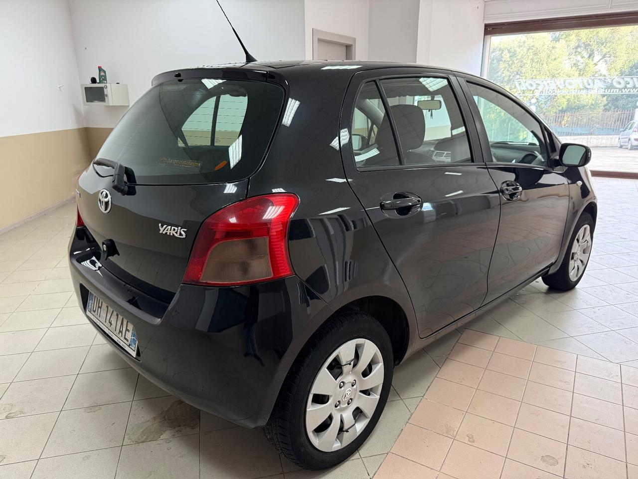 Toyota Yaris 1.0 5 porte