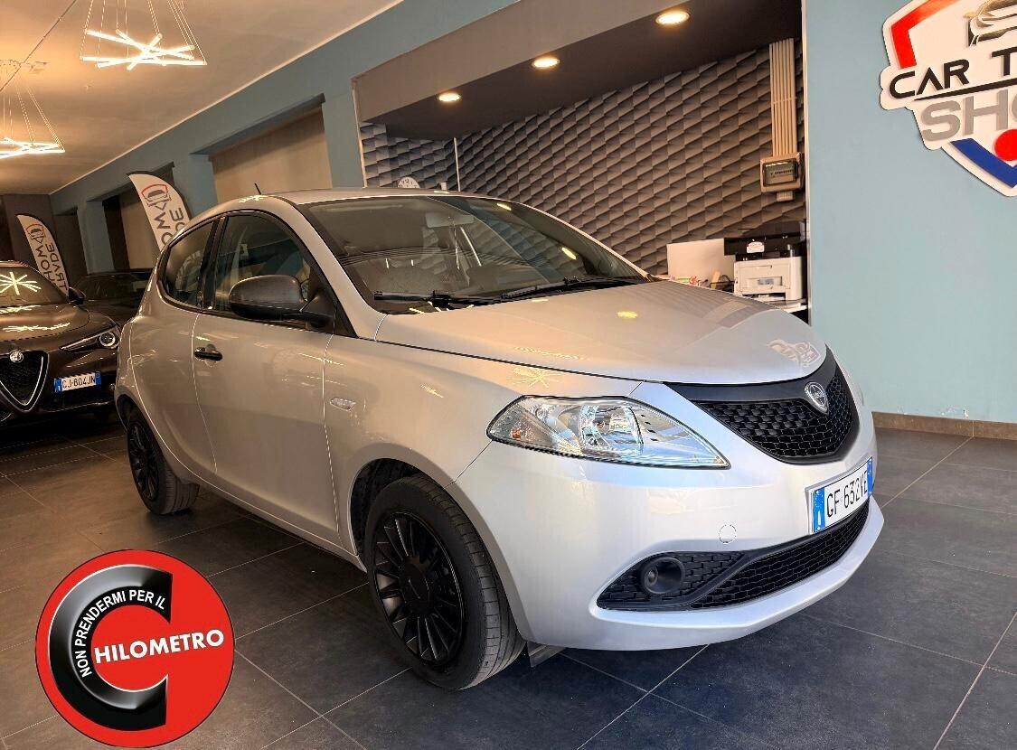 Lancia Ypsilon 1.0 FireFly 5 porte S&S Hybrid Ecochic Silver