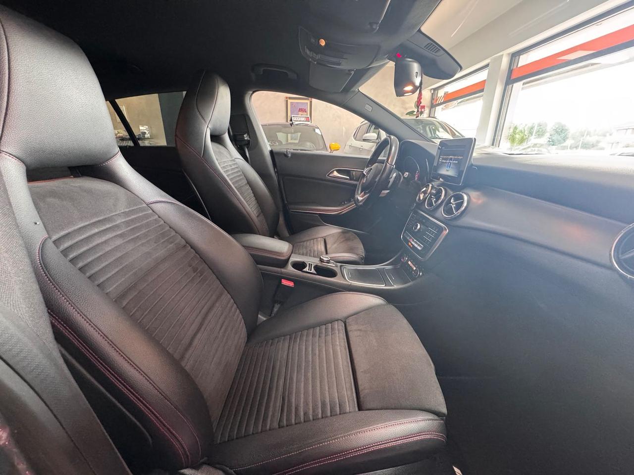 Mercedes-Benz CLA 200 Premium CLA 200 D #6178