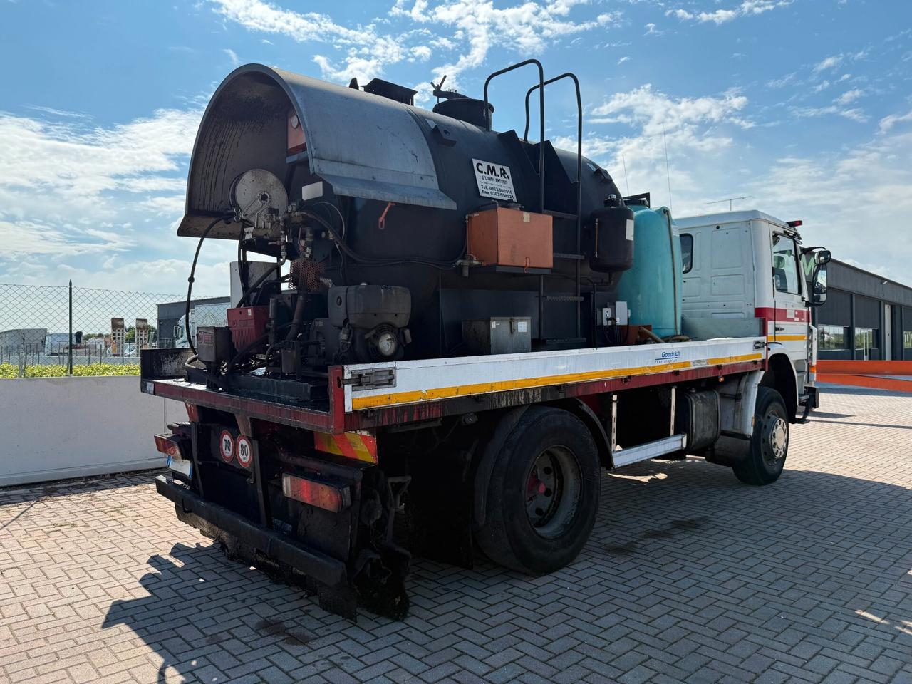 Scania P93.220 Cisterna bitume con asfaltatrice