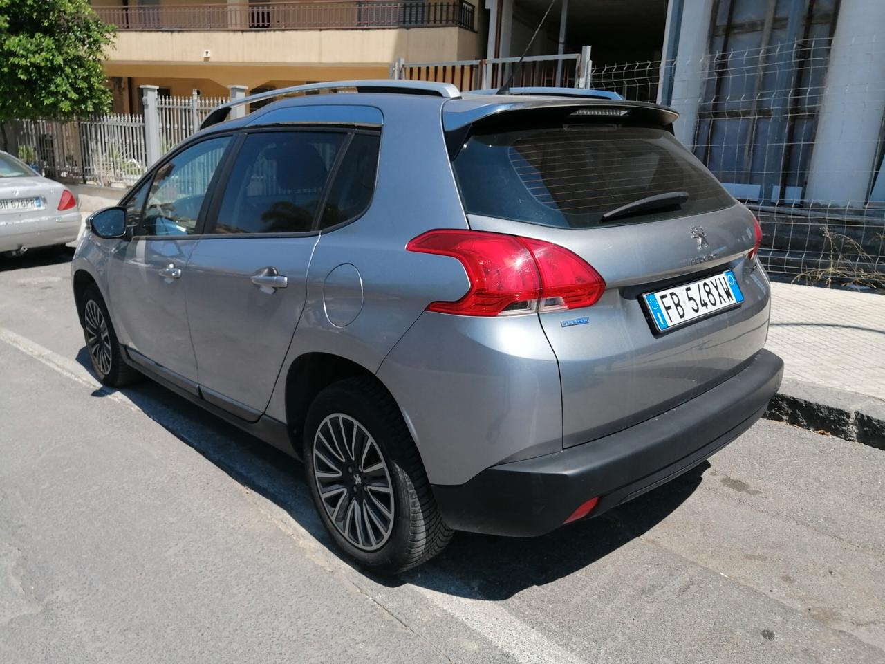 Peugeot 2008 BlueHDi 100 Allure