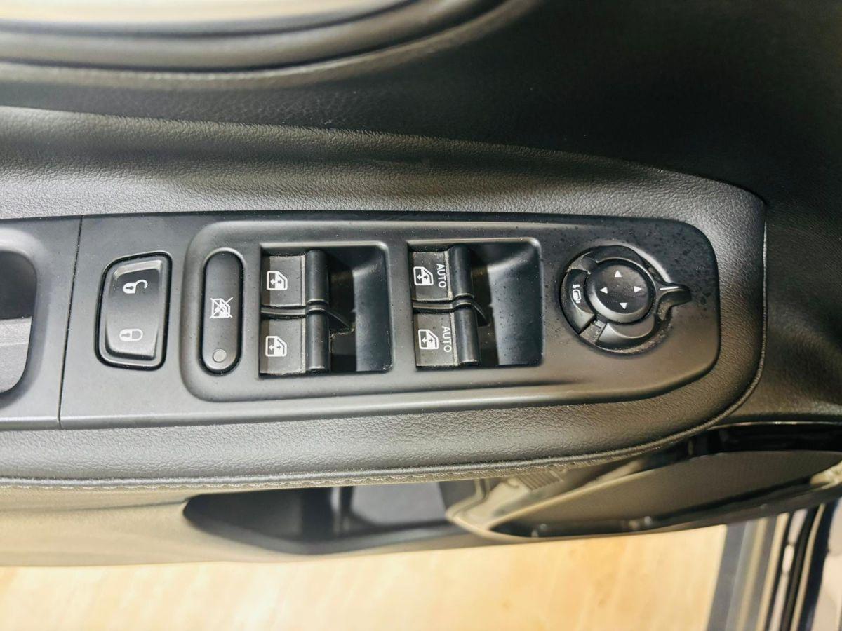 Jeep Renegade 1.6 M.Jet 120cv Dawn of Justice Total Black