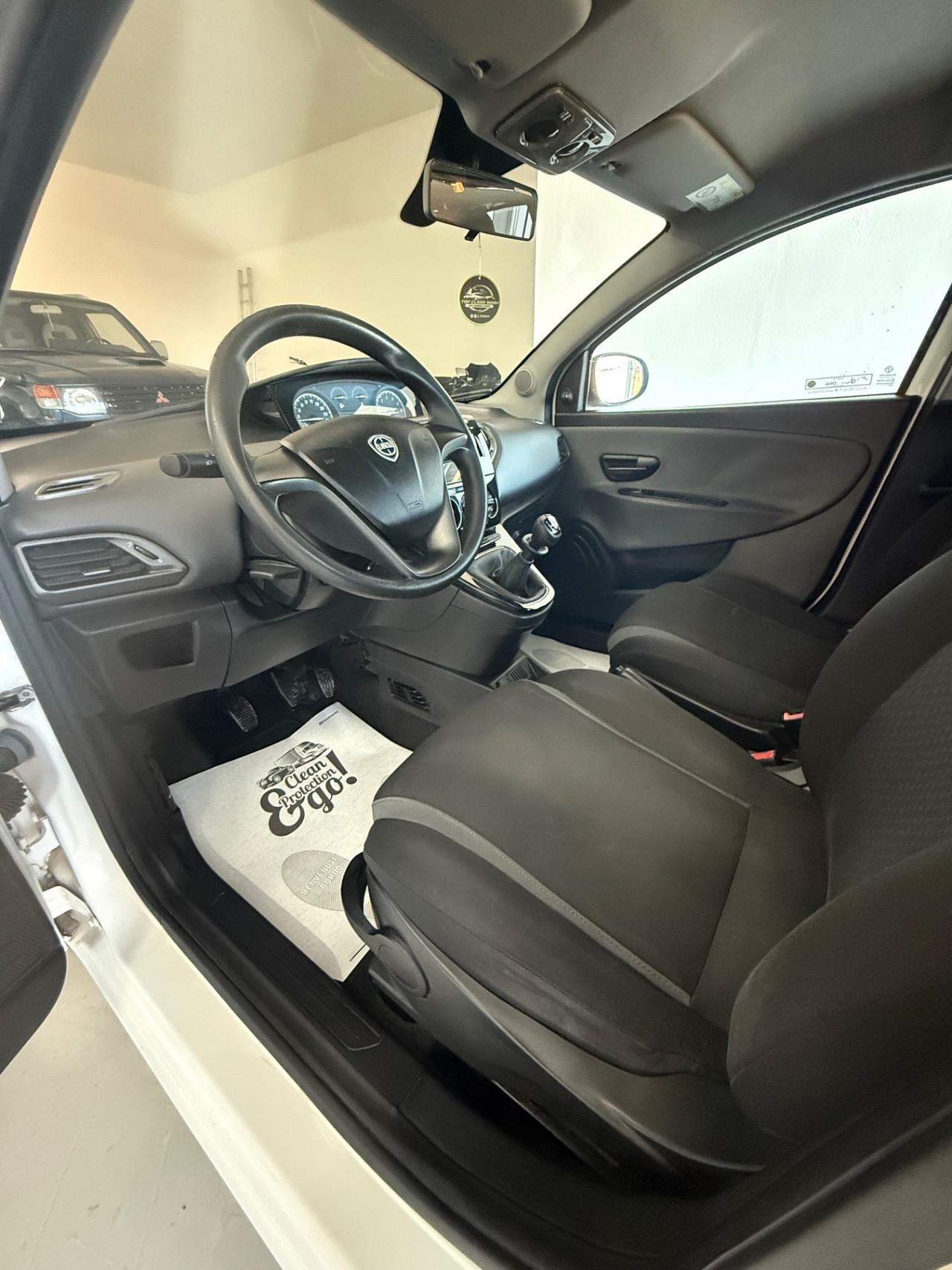 Lancia Ypsilon 1.2 69 CV 5 porte Platinum