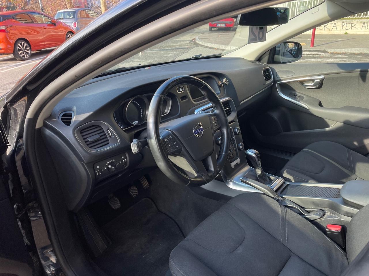 Volvo V40 2.0 D2 120cv MOMENTUM/GARANZIA 12 MESI