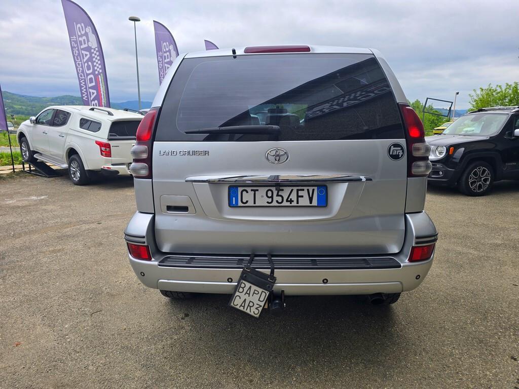 Toyota Land Cruiser 3.0 D-4D WAGON 8 POSTI