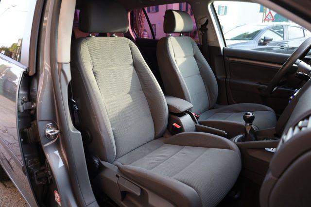 VOLKSWAGEN Golf V 1.6 Benzina 5 Porte Comfortline per NEOPATENTATI