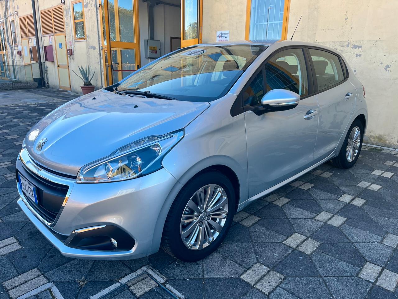 Peugeot 208 PureTech 82 5p. GPL Active