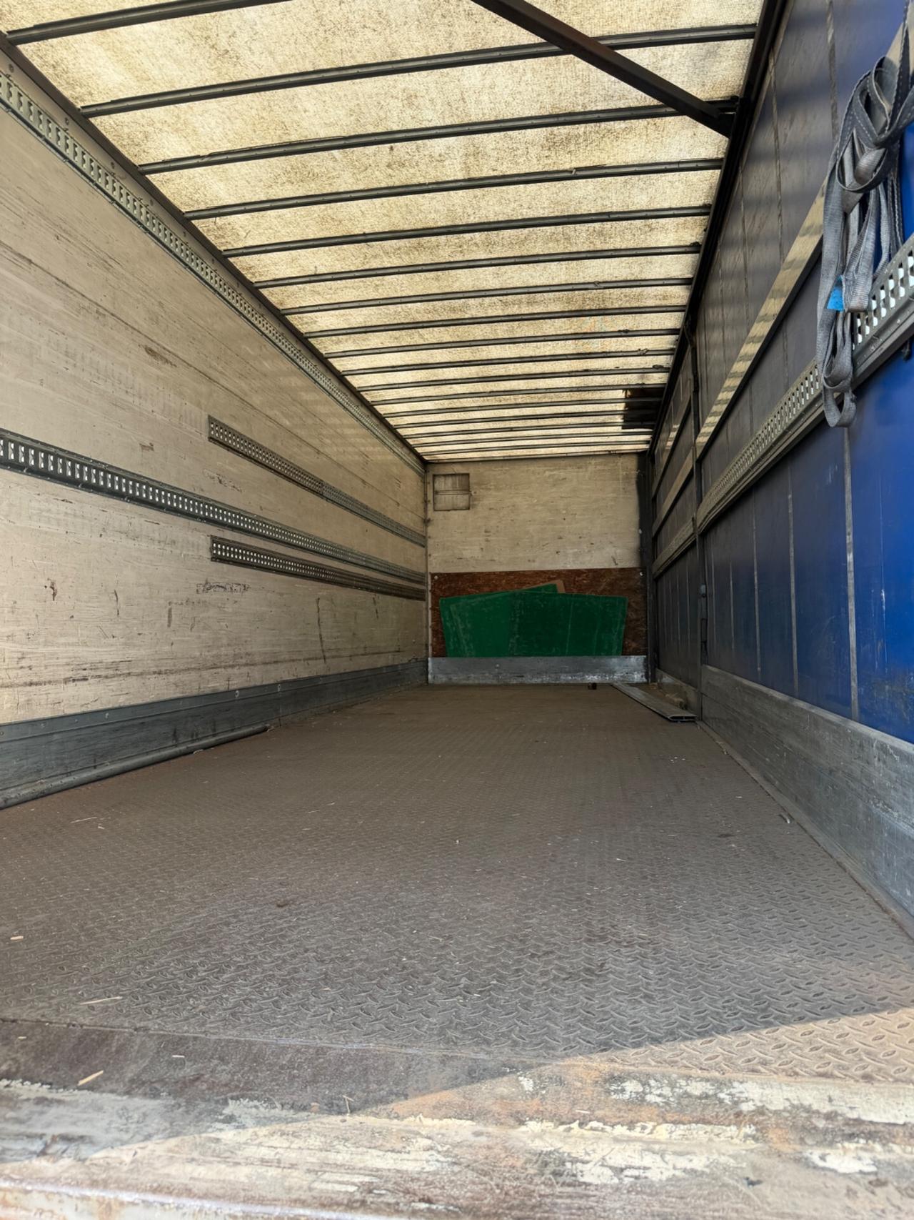 Iveco Eurocargo 12E22 con sponda Cambio Automatico