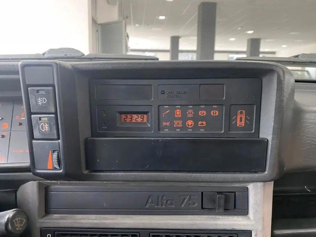 Alfa Romeo 75 2.0i Twin Spark