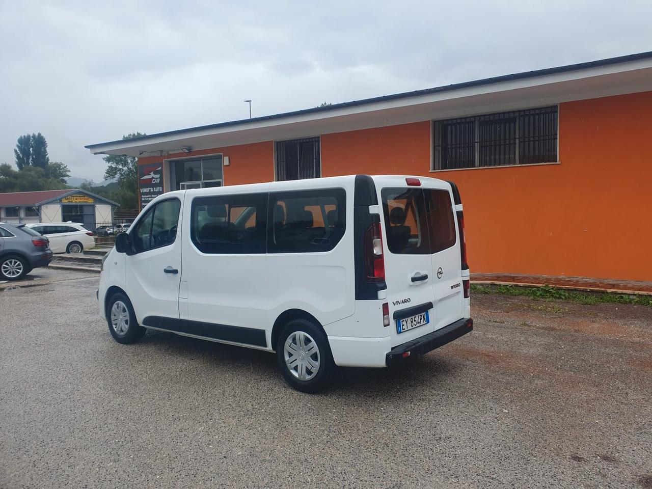 Opel Vivaro 9 posti