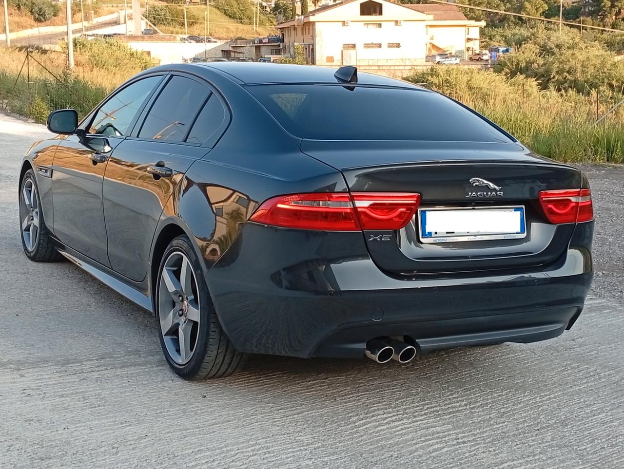 Jaguar XE 2.0 D Turbo Portfolio