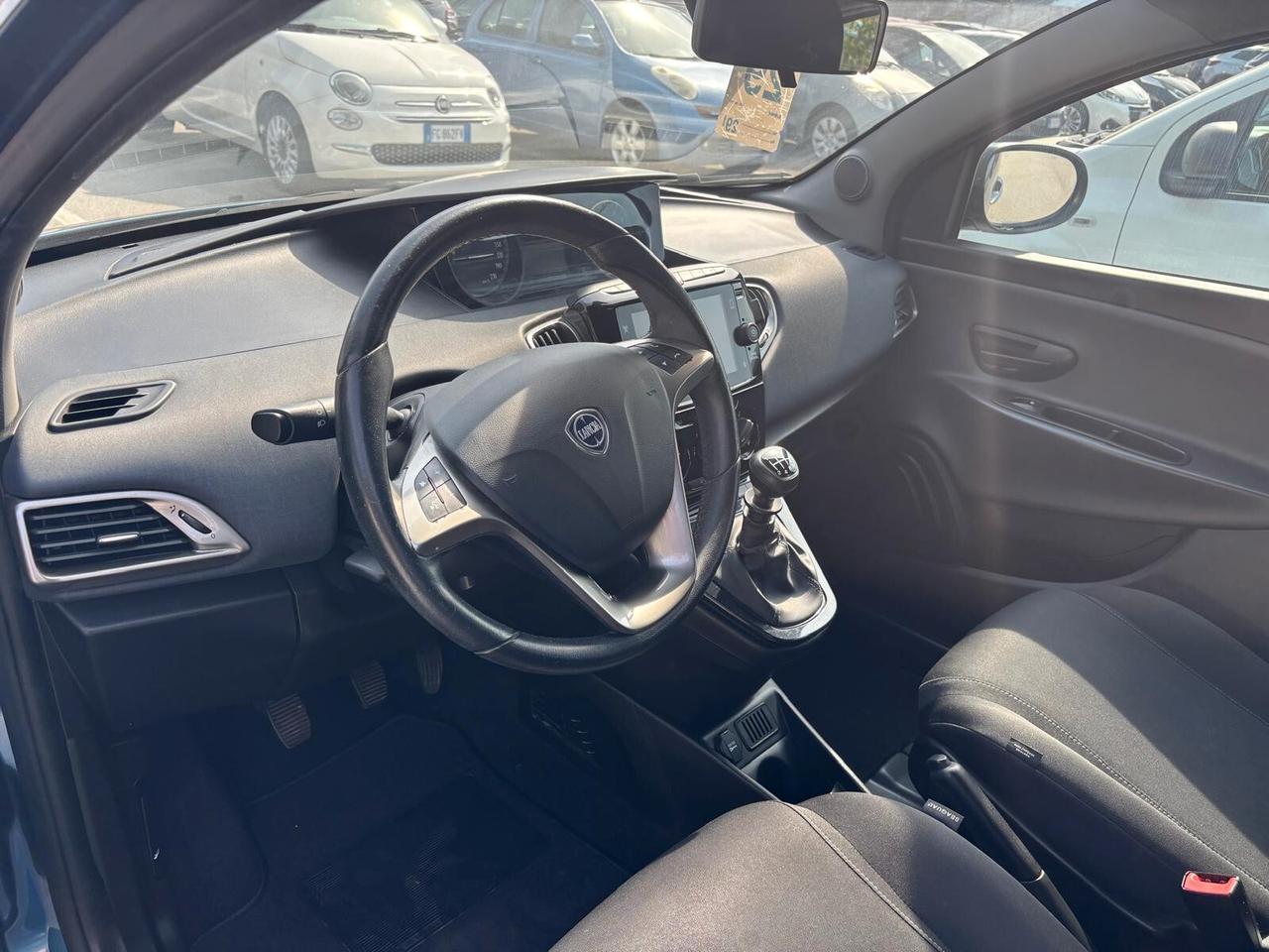 Lancia Ypsilon GOLD 1.0 HYBRID 5 porte - 2023