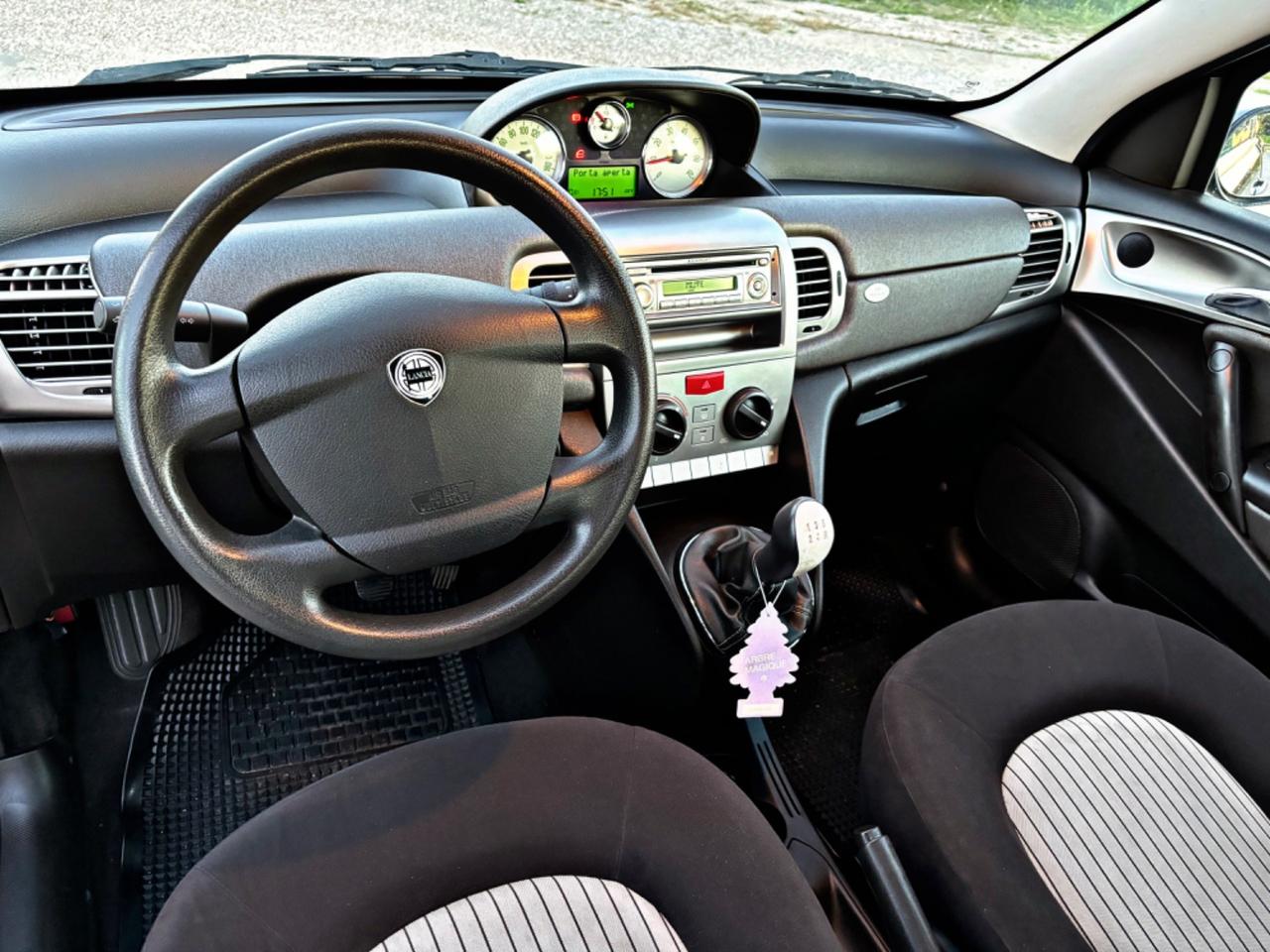 Lancia Ypsilon 1.3 MJT 90 CV Platino