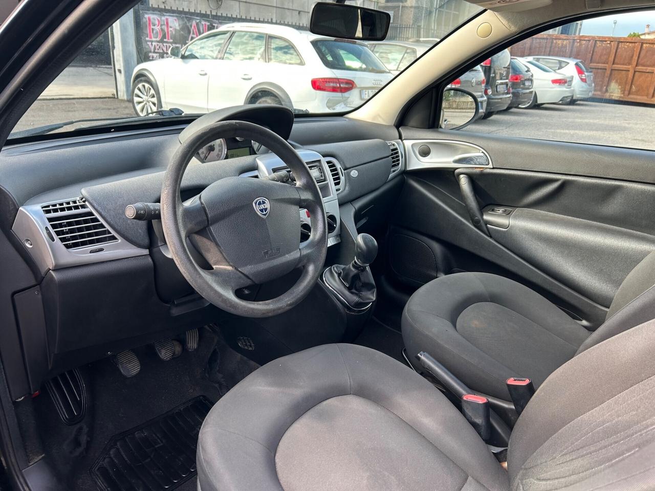 Lancia Ypsilon Elle guidabile da neopatentati