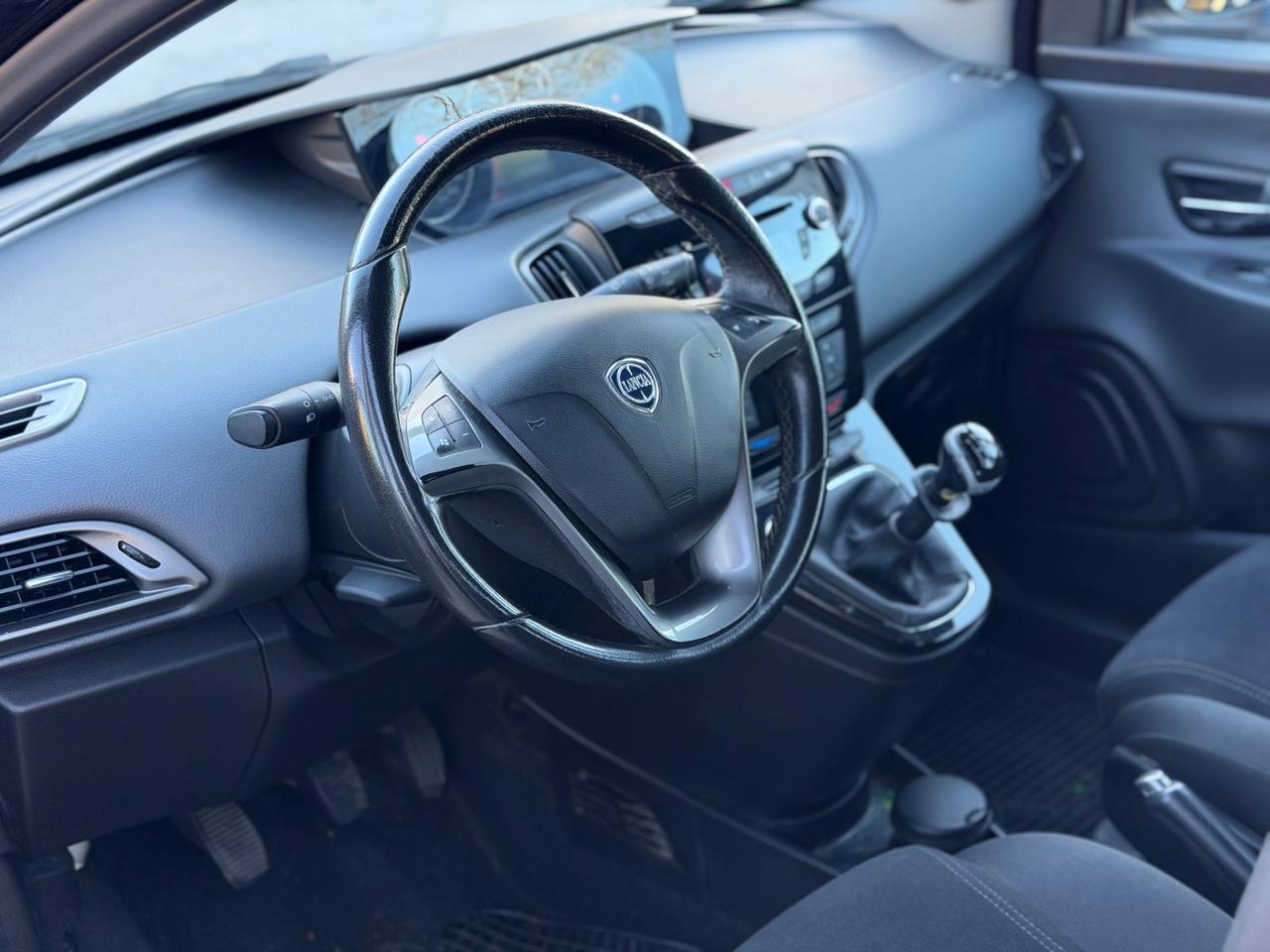 Lancia Ypsilon 0.9 TwinAir 85 CV 5 porte S&S Silver