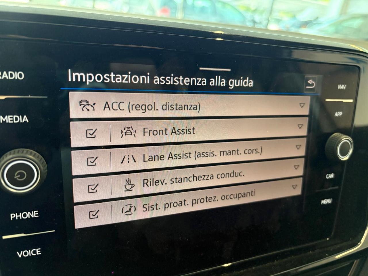 Volkswagen T-Roc R LINE 1.5 TSI ACT DSG UNICO PR.